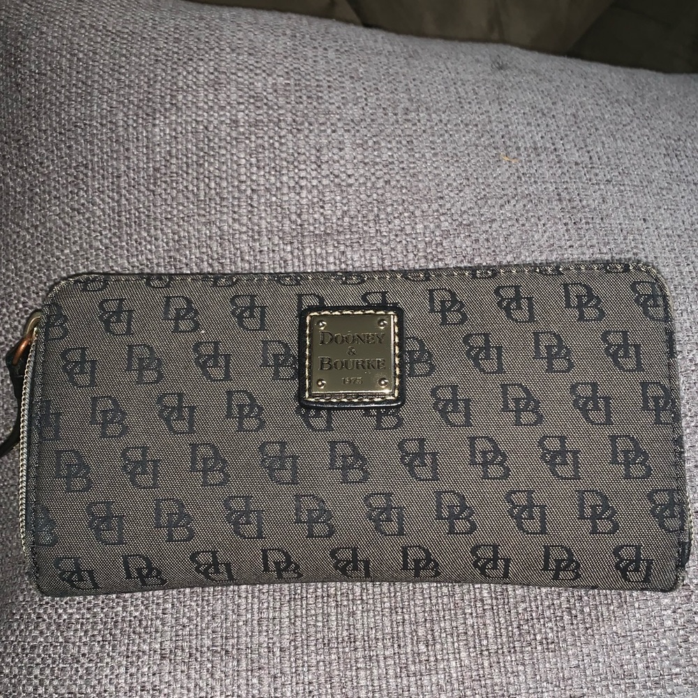 ❌❌SOLD❌❌ Dooney & Bourke wallet